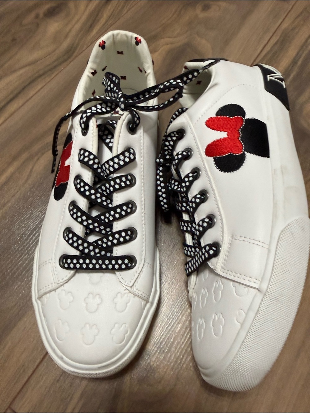 White Minnie Mouse Women's Low-Top Sneakers with Red & Black Accent